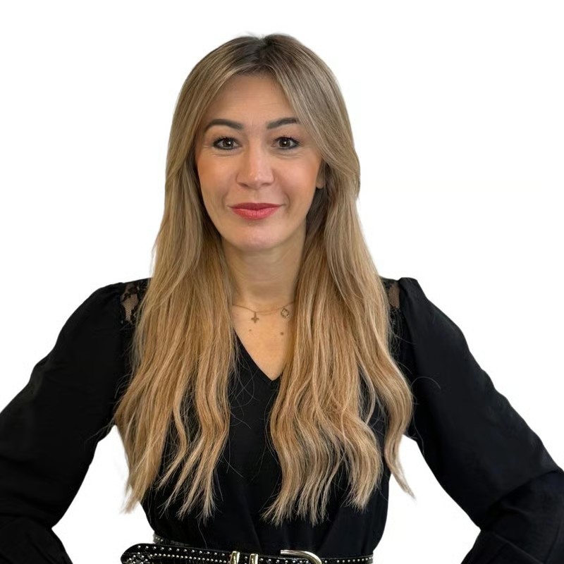 Amela – Expertin für Blondierungen und Balayage